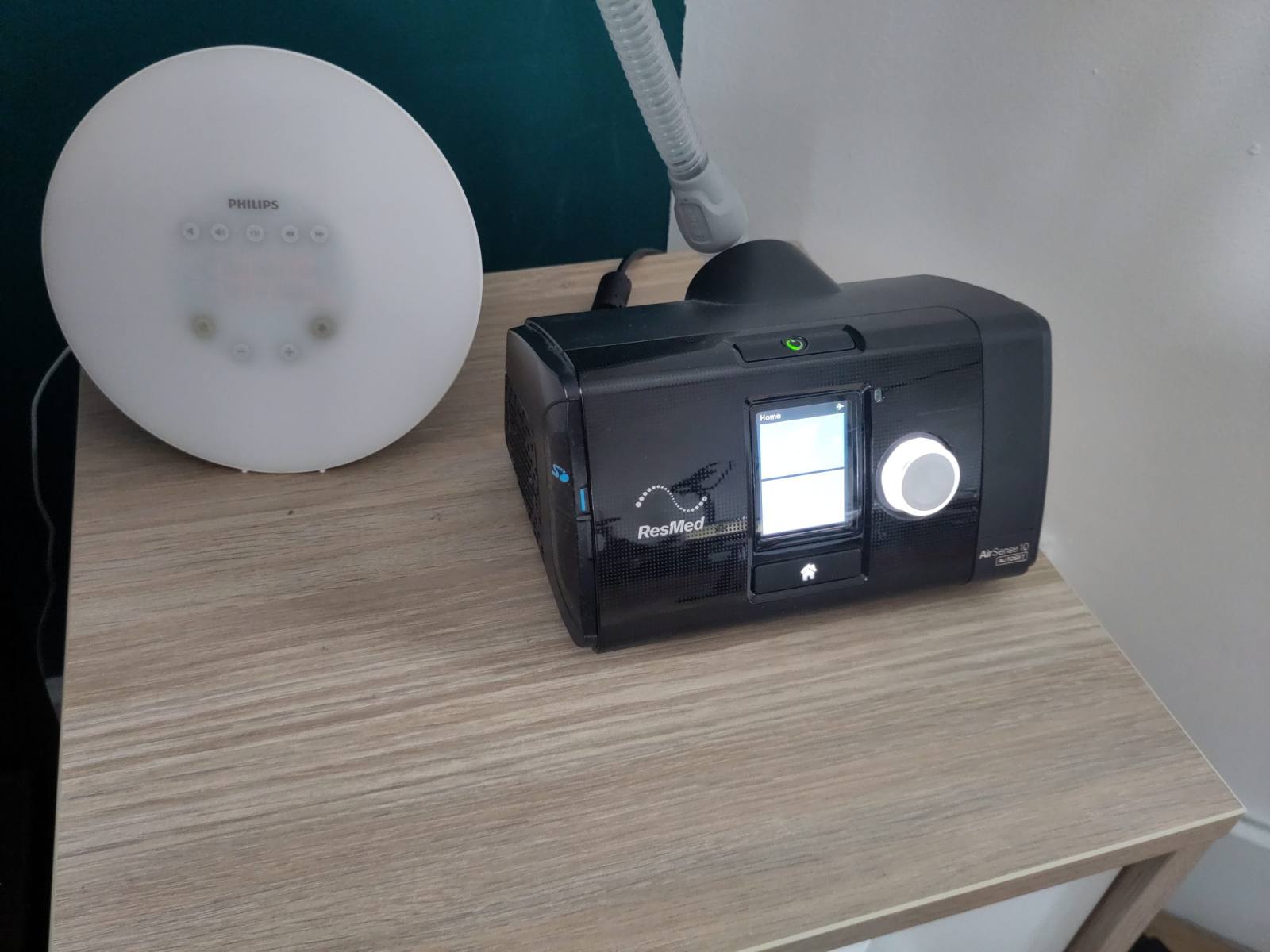 Home CPAP machine used in obstructive sleep apnea therapy